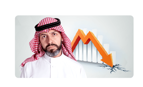 رجل أعمال يراجع تقارير مالية خلال فترة ركود اقتصادي